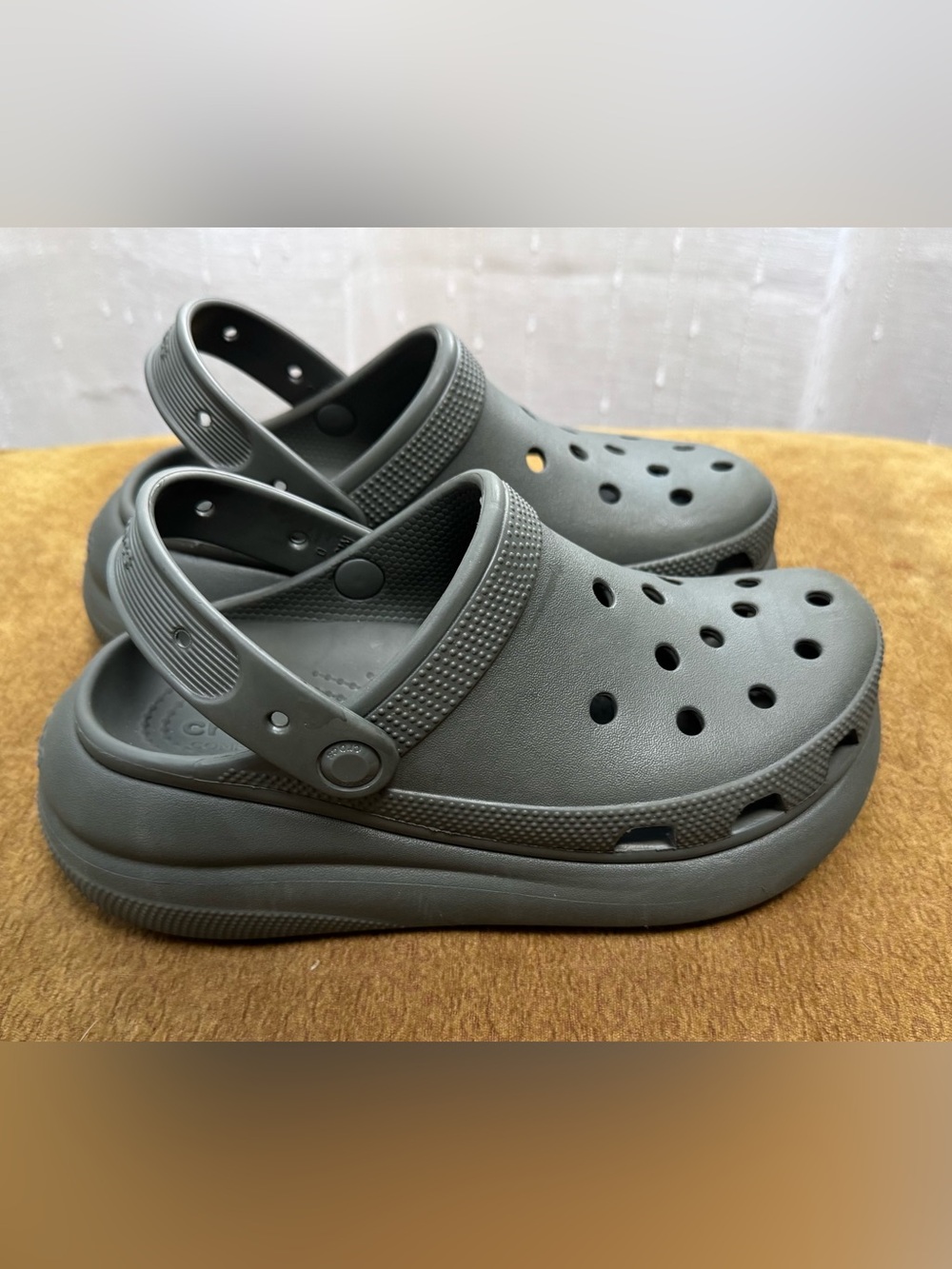 CROCS  Women’s Sz 7 Classic Crush Clog in Gray